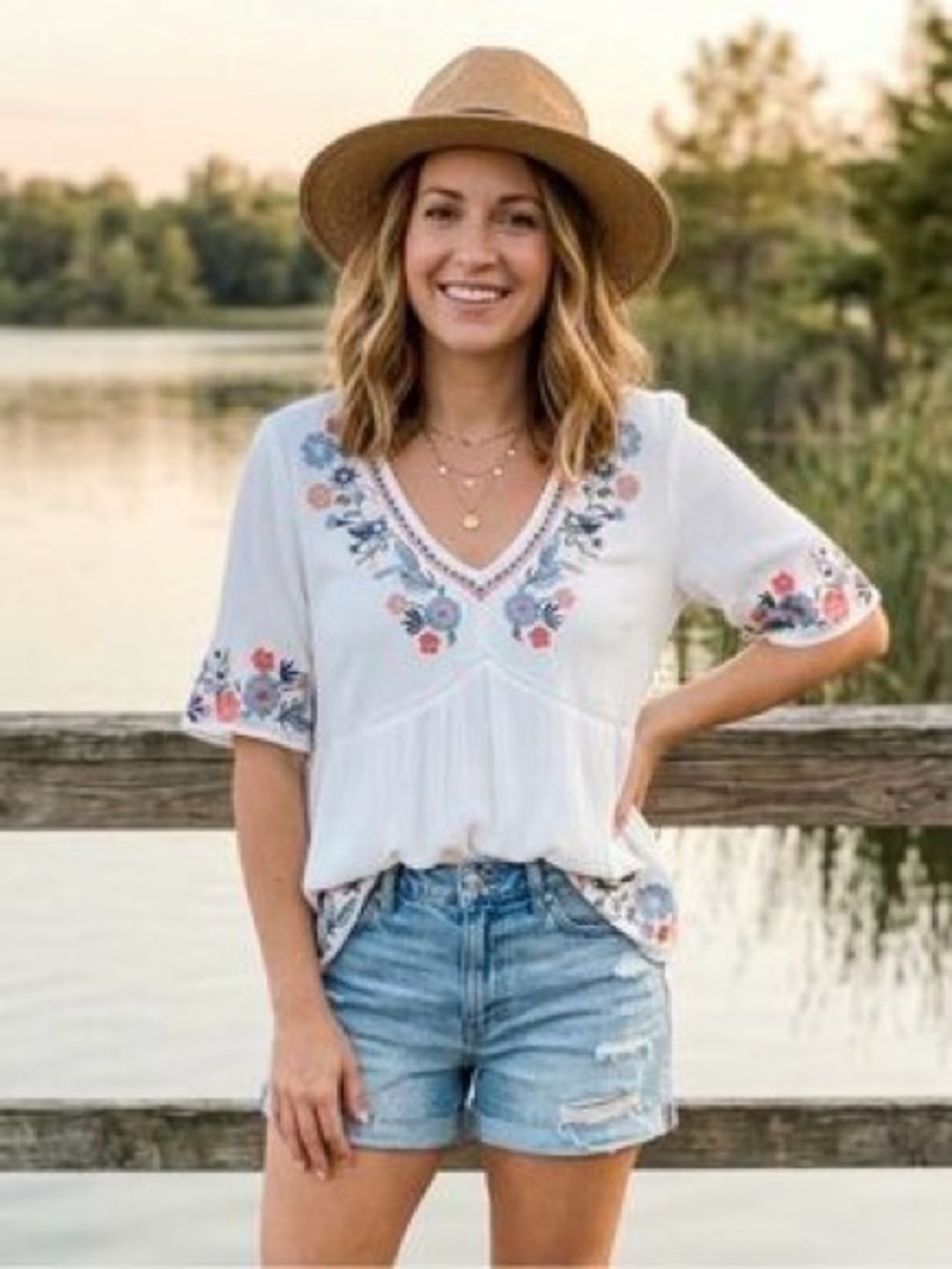 Knox Rose White V-Neck Embroidered Floral Blouse